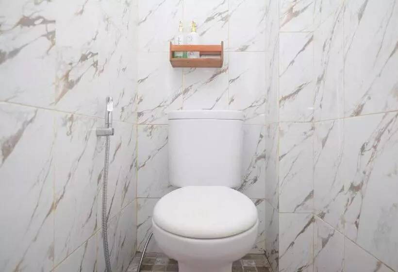 ホテル Reddoorz @ Gentan Raya