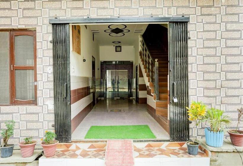 호텔 O Sharma Guest House