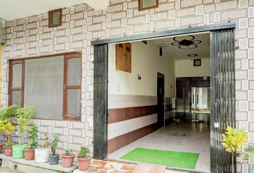 호텔 O Sharma Guest House