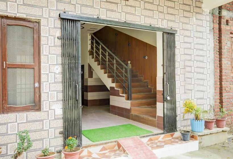 호텔 O Sharma Guest House