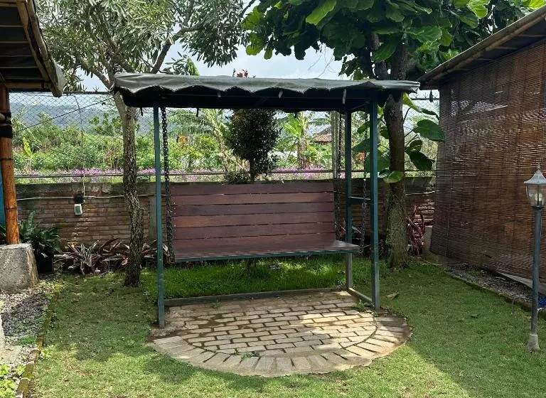 Pensione Bata Merah Guesthouse Batu