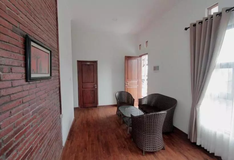 Pensione Bata Merah Guesthouse Batu