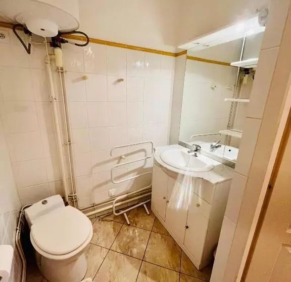 ペンション Chambre Indépendante à Lezignan La Cèbe