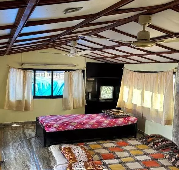 ペンション Dwaraka Homestay  Malvan