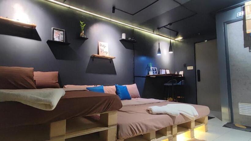 Majatalo El Meir Staycation Smart Cabin Beside Enchanted Kingdom