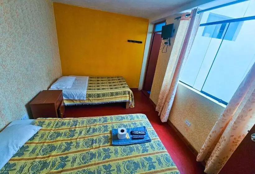 ペンション Hostal Dalia