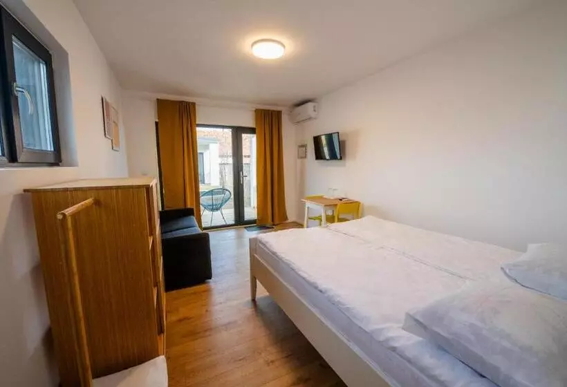 Majatalo Pixel   Tiny Village