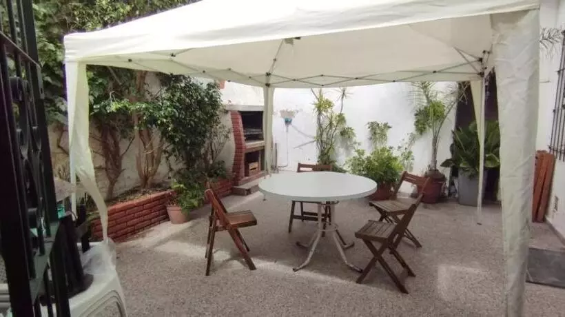 تختخواب و صبحانه Maui Hostel