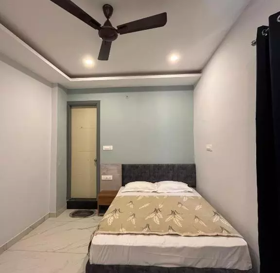 هتل Devlok Homes
