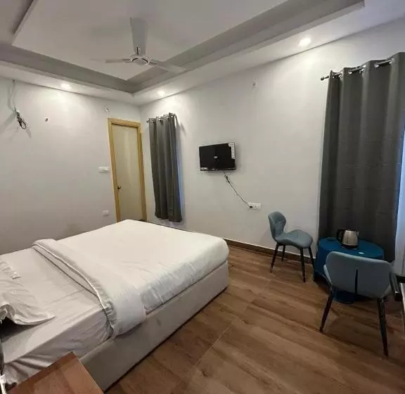 هتل Devlok Homes