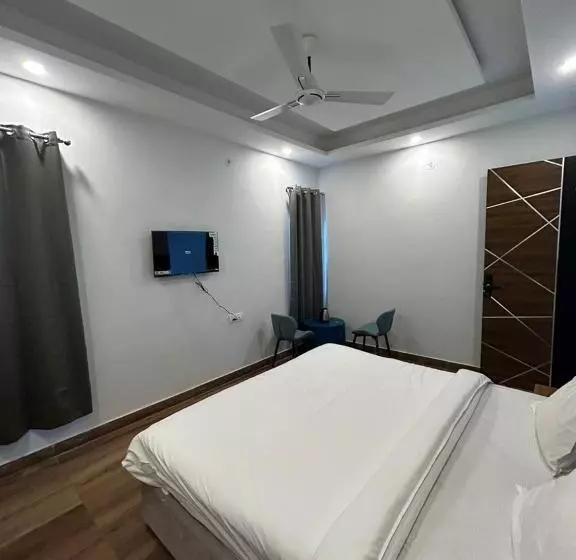 هتل Devlok Homes
