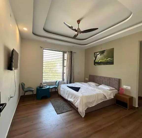 هتل Devlok Homes