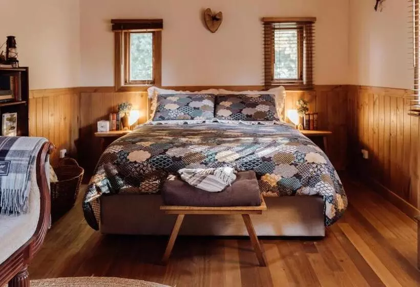 ホテル Hideaway Farmlet Romantic Cottage With Miniature Goats