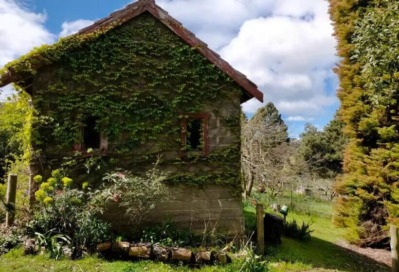 ホテル Hideaway Farmlet Romantic Cottage With Miniature Goats