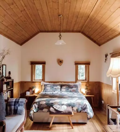 ホテル Hideaway Farmlet Romantic Cottage With Miniature Goats
