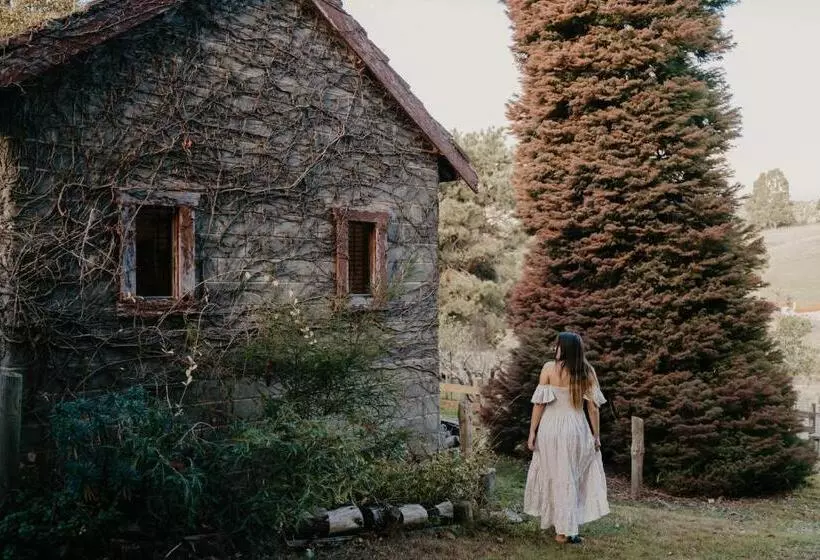 ホテル Hideaway Farmlet Romantic Cottage With Miniature Goats