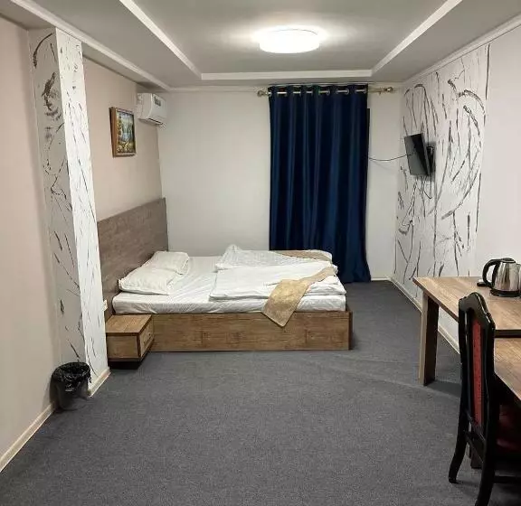 هتل Ilhombek Guest House