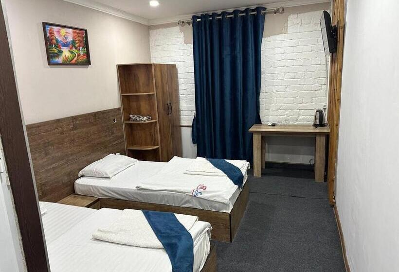 هتل Ilhombek Guest House