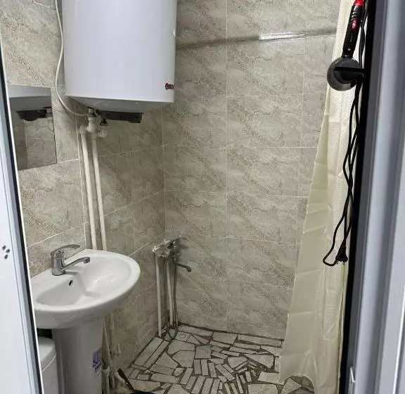 هتل Ilhombek Guest House