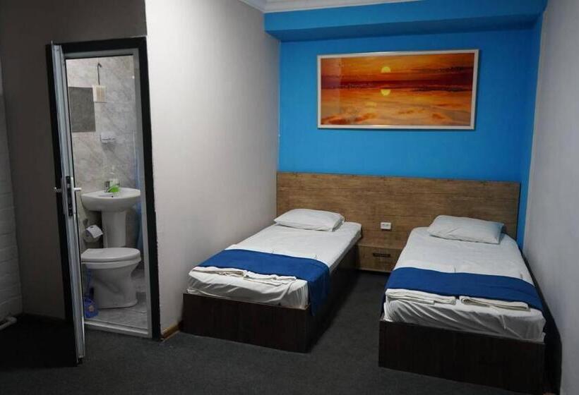 هتل Ilhombek Guest House