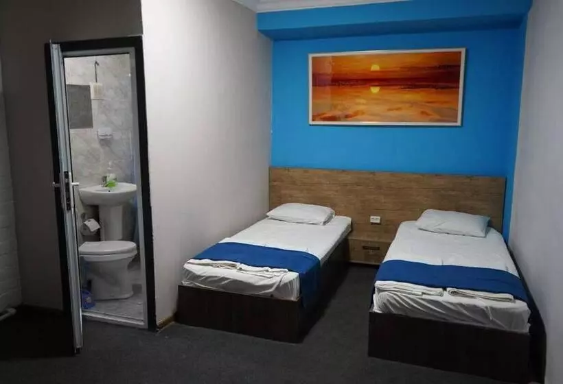 هتل Ilhombek Guest House