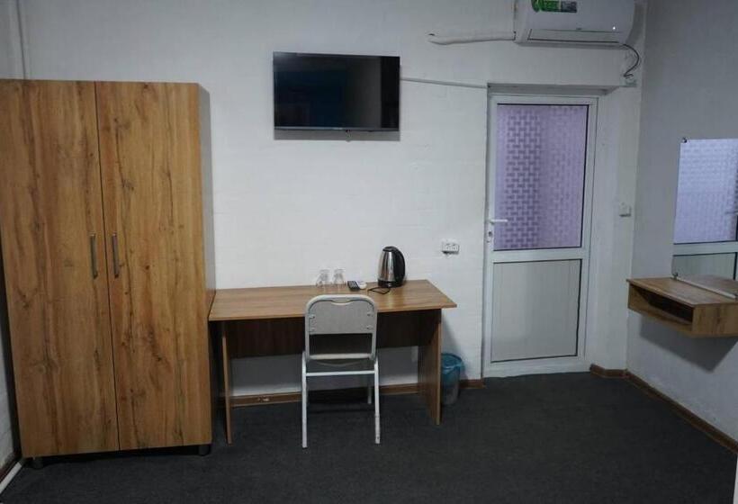 هتل Ilhombek Guest House