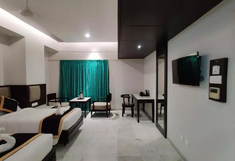 هتل Saratharajans