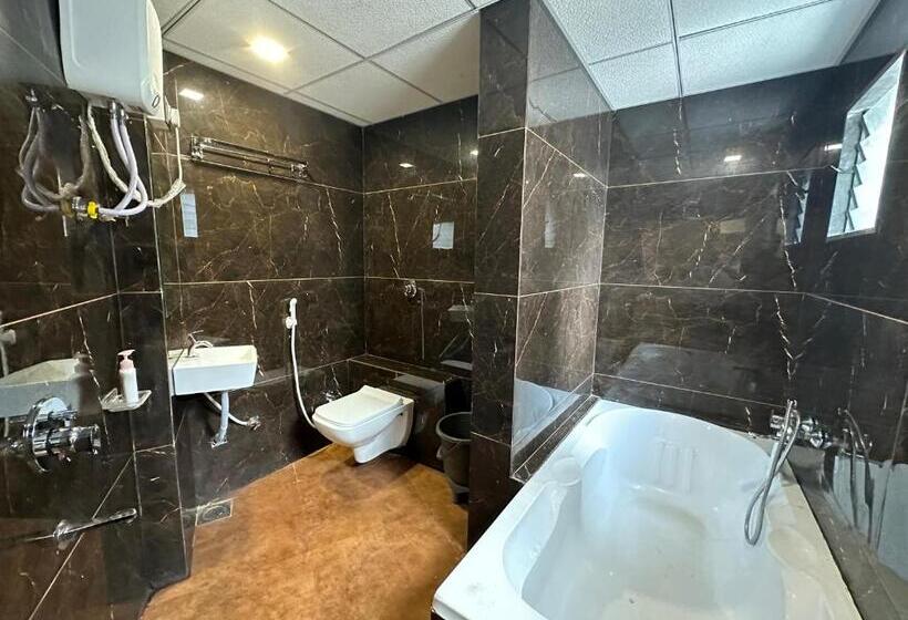 호텔 Secure Inn Kadodara Road