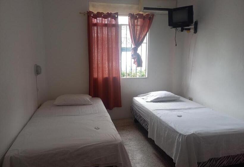 پانسیون Hostal Continental