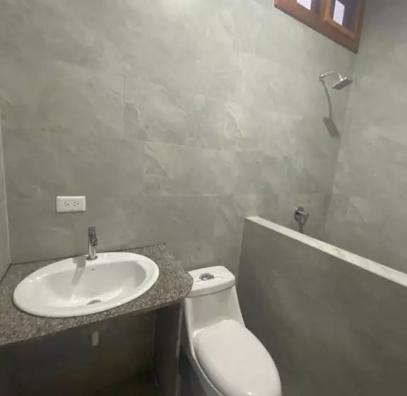 Majatalo Penguin House