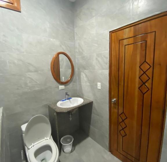 Pension Penguin House