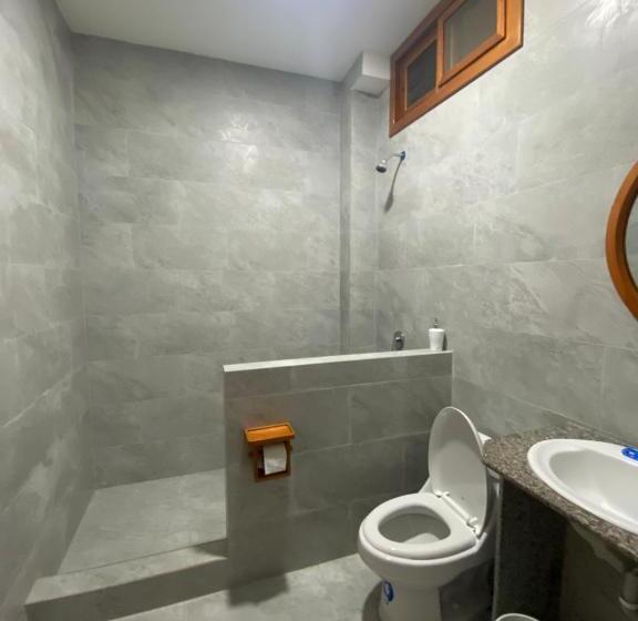 Pension Penguin House