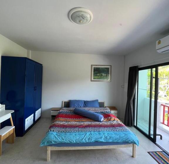 Majatalo Petunya Phuket Guest House