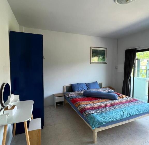 Majatalo Petunya Phuket Guest House