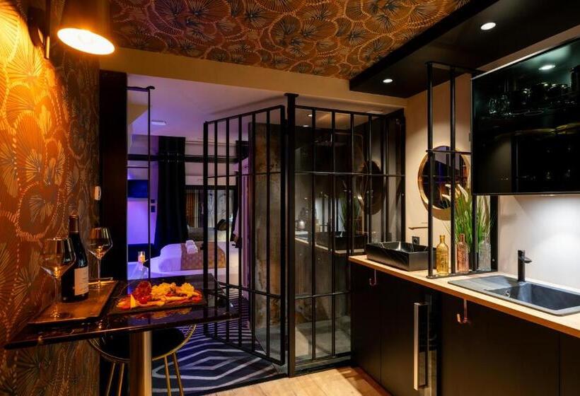 تختخواب و صبحانه Loveroom Le Côté Secret