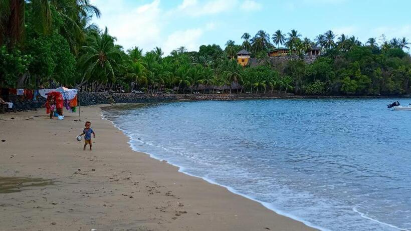 تختخواب و صبحانه Piscine Bimoko