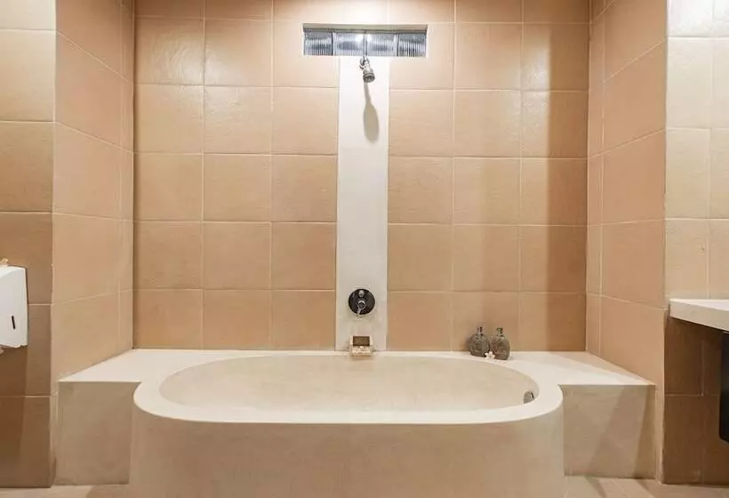 Hotelli Belvilla Y Resort Near Monkey Forest