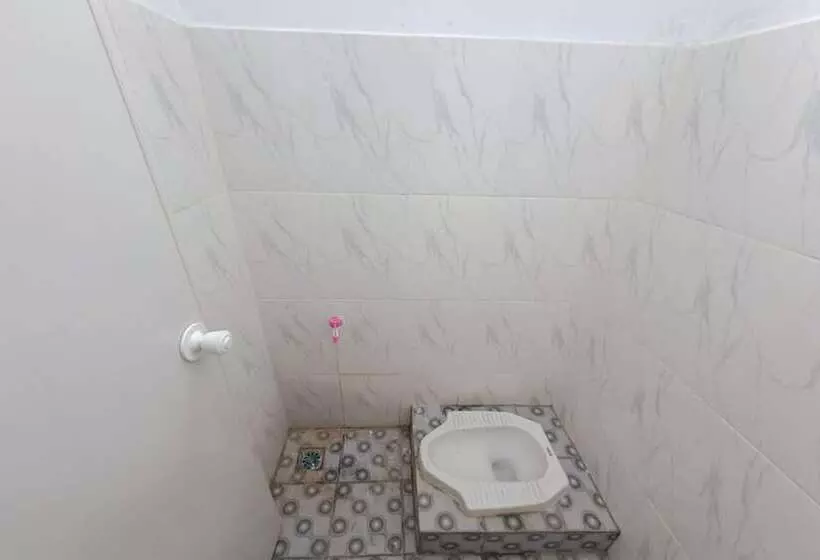 Hotelli Spot On 93464 Penginapan Tulimario Syariah