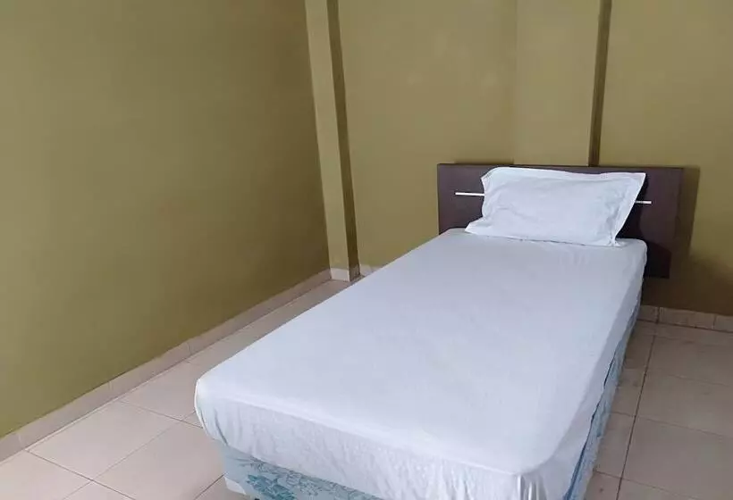 Hotelli Spot On 93464 Penginapan Tulimario Syariah