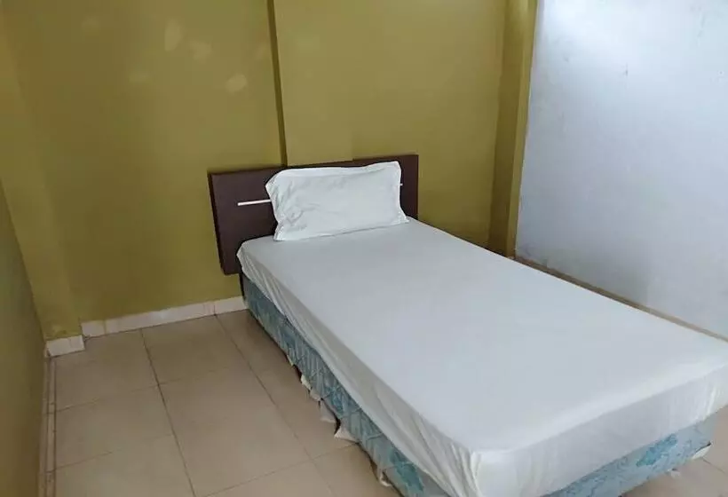 Hotelli Spot On 93464 Penginapan Tulimario Syariah