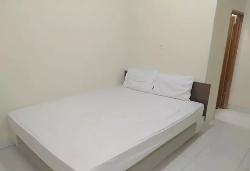 Hotelli Spot On 93464 Penginapan Tulimario Syariah