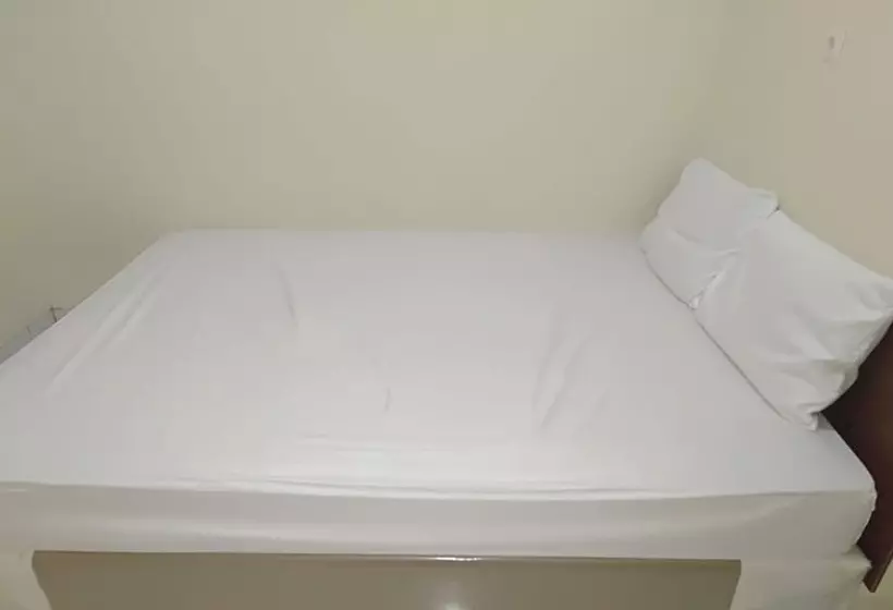 Hotelli Spot On 93464 Penginapan Tulimario Syariah