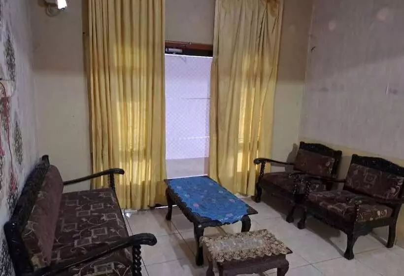 Hotelli Spot On 93464 Penginapan Tulimario Syariah