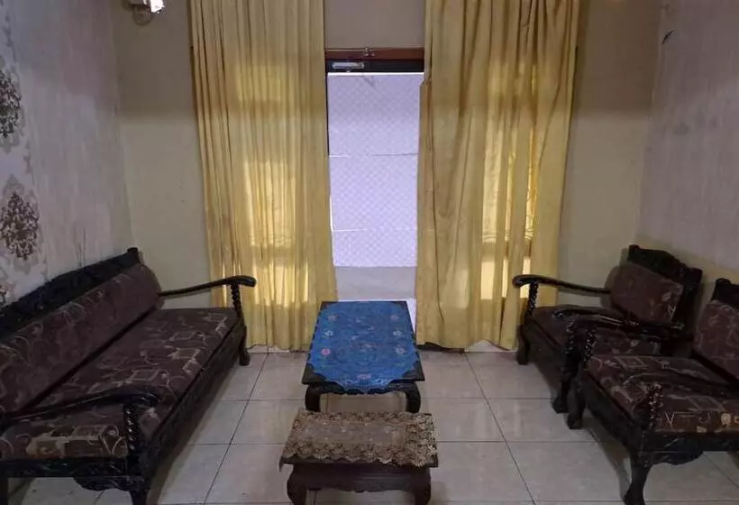 Hotelli Spot On 93464 Penginapan Tulimario Syariah