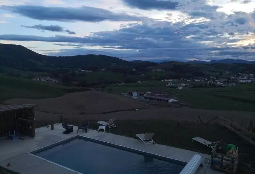 Majatalo Gites Mendiburia