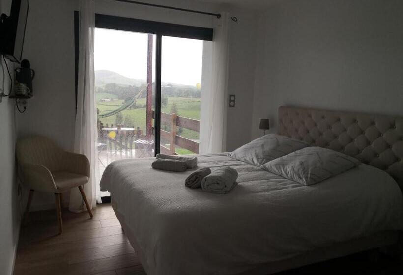 פנסיון Gites Mendiburia