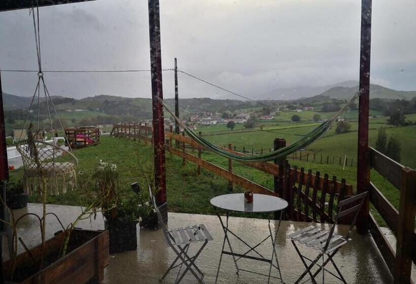 פנסיון Gites Mendiburia