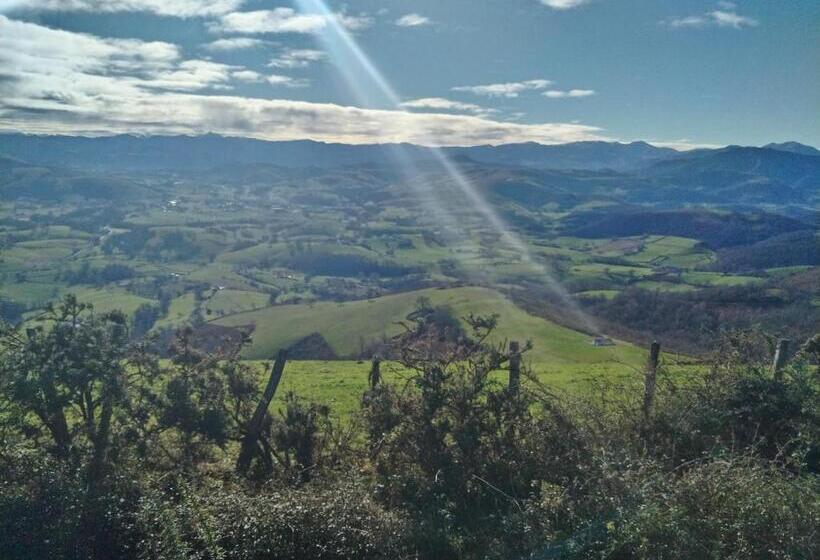 פנסיון Gites Mendiburia