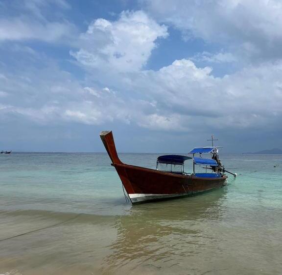 Bed and Breakfast Phi Phi Private Beach Resort