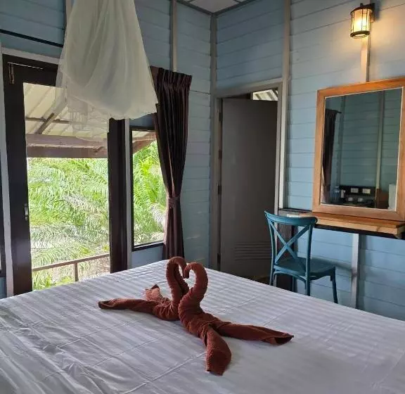 Bed and Breakfast Phi Phi Private Beach Resort